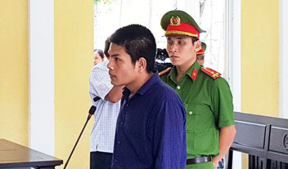 Theo một cán bộ có trách nhiệm, kết quả khám nghiệm pháp y cho thấy trong phổi nạn nhân có nước. Điều này cho thấy lúc bị đẩy vào thùng nước, nạn nhân chưa chết hẳn nên giãy giụa, mũi hít nước vào trong. TAND tỉnh Sóc Trăng tuyên phạt Đen tử hình. Ngoài ra, bị cáo Đen còn phải bồi thường 11,5 triệu đồng phí mai táng.