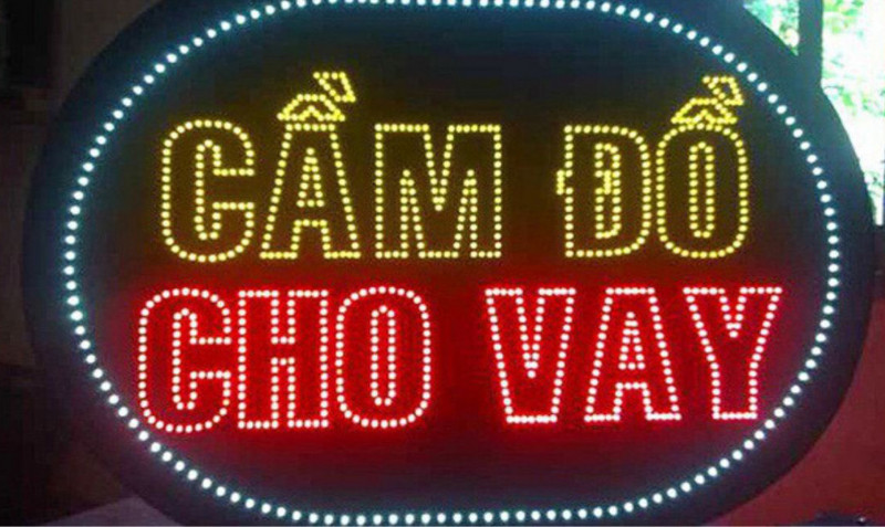 Đến trưa ngày 9/10/2017, một nguồn tin có đầu mối quan trọng là trong đêm Mùng 5, chị H. có nhận đi bán dâm cho một thanh niên trên địa bàn xã Mỹ Xuân có dáng người gầy. Cùng thời gian này, lực lượng công an đã tìm ra được chiếc xe máy của chị H. tại tiệm cầm đồ “Việt” ở thị trấn Phú Mỹ, Tân Thành. Chủ tiệm cầm đồ này đã cung cấp camera ghi lại hình ảnh đối tượng đến cầm xe. (Ảnh minh họa, nguồn internet) 