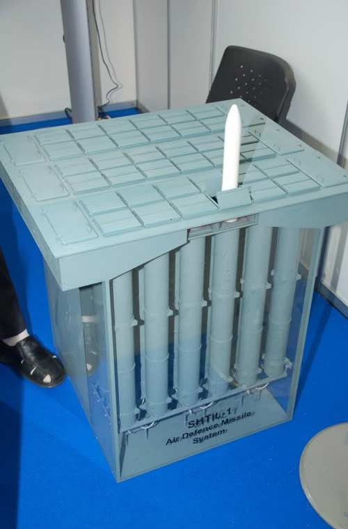 Trong tác chiến phòng không, lớp tàu này được trang bị tổ hợp tên lửa đối không tầm trung Shtil-1 với 3 module phóng thẳng đứng 3S90E. Mỗi module chứa 12 tên lửa 9M317E đạt tầm phóng đến 50km.