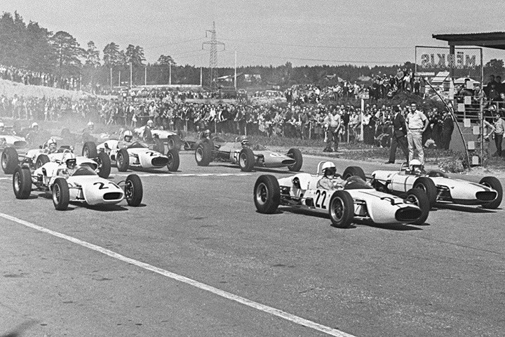 Những năm 1960, Liên Xô có phiên bản đua Công thức 1 của riêng mình. Nhưng giải này không bao giờ chính thức được tích hợp vào giải đấu thế giới.