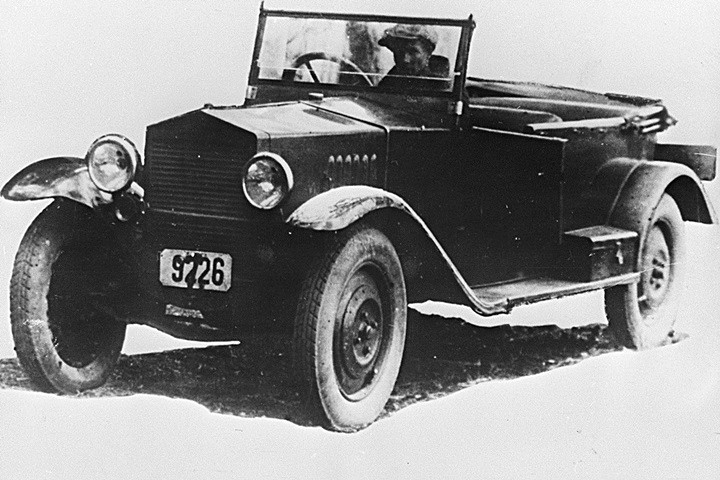 Thập niên 1930, tình hình thay đổi khi giới chức Liên Xô nhìn nhận hoạt động đua ô tô như một loại hình huấn luyện quân sự. Được sự hỗ trợ từ “trên”, đua ô tô nhanh chóng phát triển ở Liên Xô. Báo chí nước này rất quan tâm đến hoạt động đua xe.