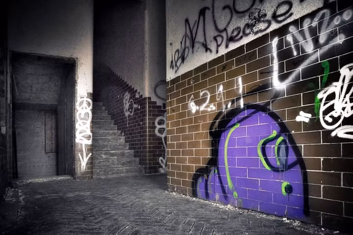 Những hình vẽ graffiti được ai đó sáng tạo nên. (ảnh: Simon Robson/Caters News).