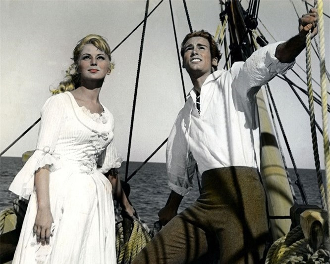 7. Sean Flynn: Sean là con trai duy nhất của diễn viên Hollywood Errol Flynn. Không giống như người cha thành công của mình, Sean không giỏi trong lĩnh vực điện ảnh. Sau khi làm 10 bộ phim, Sean quyết định trở thành một phóng viên ảnh. Các bức ảnh của ông được in thường xuyên trên các tờ báo lớn. Vào ngày 6 tháng 4 năm 1970, Flynn và đồng nghiệp có chuyến đi khắp Campuchia bằng xe máy. Sau đó không ai nhìn thấy nhiếp ảnh gia này nữa. Nhiều khả năng ông đã bị bắt cóc. Có một vài tin đồn rằng ông vẫn được nhìn thấy ở Mexico nhiều năm sau đó, nhưng không có bằng chứng nào cụ thể.