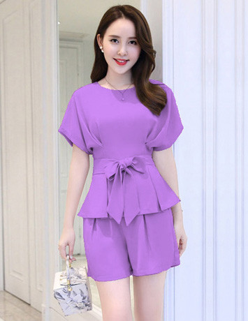 Tuổi Mùi: Người tuổi Mùi trong năm Kỷ Hợi cần phải đặc biệt chú ý đến sức khỏe. Khối lượng công việc trong năm ngày càng nhiều khiến thời gian nghỉ ngơi của bạn bị cắt xén lại. Đồng thời, người tuổi Mùi cũng trải qua một năm với khá nhiều cảm xúc hỗn độn, mệt mỏi và bế tắc trong cuộc sống do bản tính luôn khép mình và sống nội tâm. Màu sắc may mắn của những người tuổi Mùi là: Xanh lục, Xanh lam và Tím.