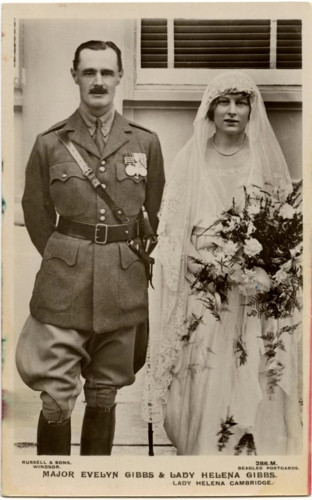 Đám cưới của Helena Cambridge- cháu gái Nữ hoàng Mary- và Thiếu tá John Gibbs ngày 2/9/1919.