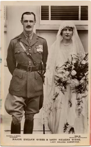 Đám cưới của Helena Cambridge- cháu gái Nữ hoàng Mary- và Thiếu tá John Gibbs ngày 2/9/1919.