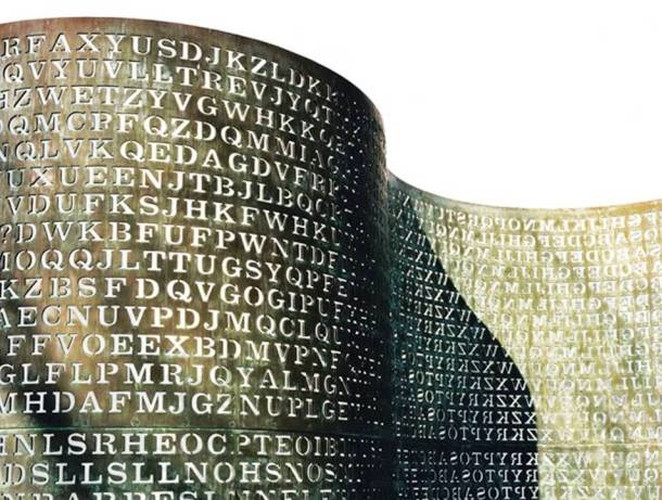 Bản mật mã Kryptos: Ngay bên ngoài trụ sở của CIA ở Langley, Virginia là một bức điêu khắc với những dòng mật mã kỳ quặc. Tác phẩm này này được Jim Sanborn tạo nên, gồm có 4 đoạn mật mã. Đến nay, chỉ có 3 đoạn mật mã được giải còn đoạn mật mã thứ tư vẫn là một câu đố, thậm chí cả với những bộ não thông minh nhất CIA.