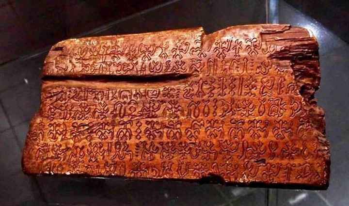 Rongorongo: Những ký hiệu bí ẩn được tìm thấy trên các tấm gỗ trên đảo Phục Sinh vẫn là một thách thức với nhân loại.