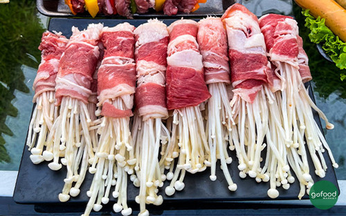 Tương tự như các món thịt “nhân tạo” ở trên, thịt cuộn “nhân tạo” tiềm ẩn nguy cơ nhiễm khuẩn, ảnh hưởng sức khỏe người dùng – đặc biệt là đối tượng hệ tiêu hóa yếu như trẻ em.