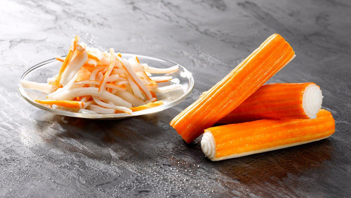 Thanh cua thường ăn trực tiếp hoặc làm nguyên liệu trong các món salad, sushi, lẩu,...Nếu sản xuất theo quy trình đảm bảo, thanh cua không gây hại sức khỏe người dùng. Dù vậy, xét về giá trị dinh dưỡng, thanh cua không được đánh giá cao, không thích hợp để trẻ ăn nhiều.