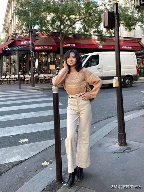 Thứ hai, sự dịu dàng, thoải mái sẽ dễ dàng chinh phục nam giới hơn là cố sexy. Một điều quan trọng khác khiến phụ nữ trở nên khí chất đó là sự tự tin, lựa chọn thứ phù hợp với bản thân.