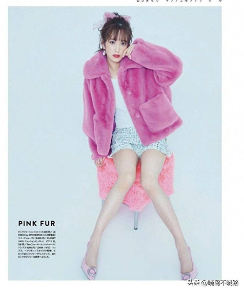 Bên cạnh việc chỉ ra 4 kiểu trang phục nam giới không thích, chuyên gia thời trang còn chỉ ra 2 điều ở trang phục phụ nữ khiến nam giới mê mệt. Thứ nhất, trang phục nên đơn giản và thanh lịch.