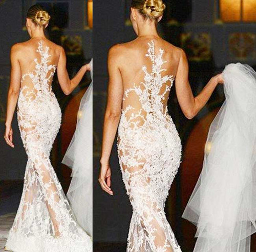 Điều đáng bàn, không phải cô dâu nào cũng chọn trang phục cưới phù hợp. Nhiều người tự biến mình thành chủ đề bàn tán của đám đông, khiến tiền bối phiền muộn.