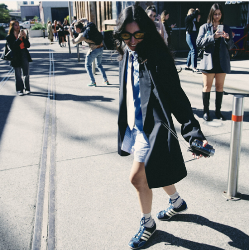 Theo The Guardian, phụ nữ rất hào hứng trong việc biến nội y của nam giới thành trang phục của mình, thậm chí tạo nên phong trào toàn cầu. Các video lên đồ với quần đùi boxer trên các nền tảng mạng xã hội thu hút hàng chục triệu người xem.