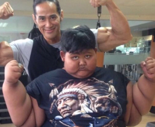 Cậu bé cũng được huấn luyện viên chuyên nghiệp Ade Rai hướng dẫn tập luyện. Arya được thiết kế bài tập tăng cường đốt cháy chất béo như đi bộ, bơi lội và đá bóng với cường độ tăng dần.