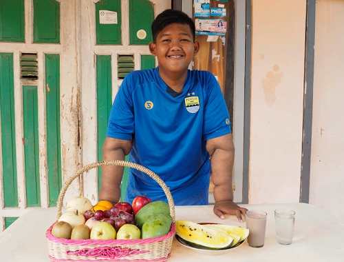 Sau khi trường hợp béo phì của Arya được báo chí đưa tin, các chuyên gia hướng dẫn Arya thực hiện kế hoạch giảm cân. Cậu bắt đầu thay đổi chế độ ăn, loại bỏ những thực phẩm không lành mạnh. Thay vào đó, chế độ ăn của Arya chú trọng trái cây và rau xanh. Đồng thời, Arya được các bác sĩ thực hiện phẫu thuật thu nhỏ dạ dày.