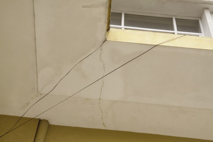 Tòa nhà xuống cấp nặng nề sau hơn 10 năm hoàn thành