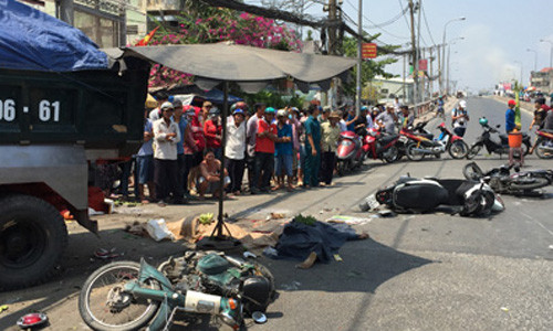 Lái xe cho biết nguyên nhân gây tai nạn do xe mất thắng khi đổ dốc cầu.