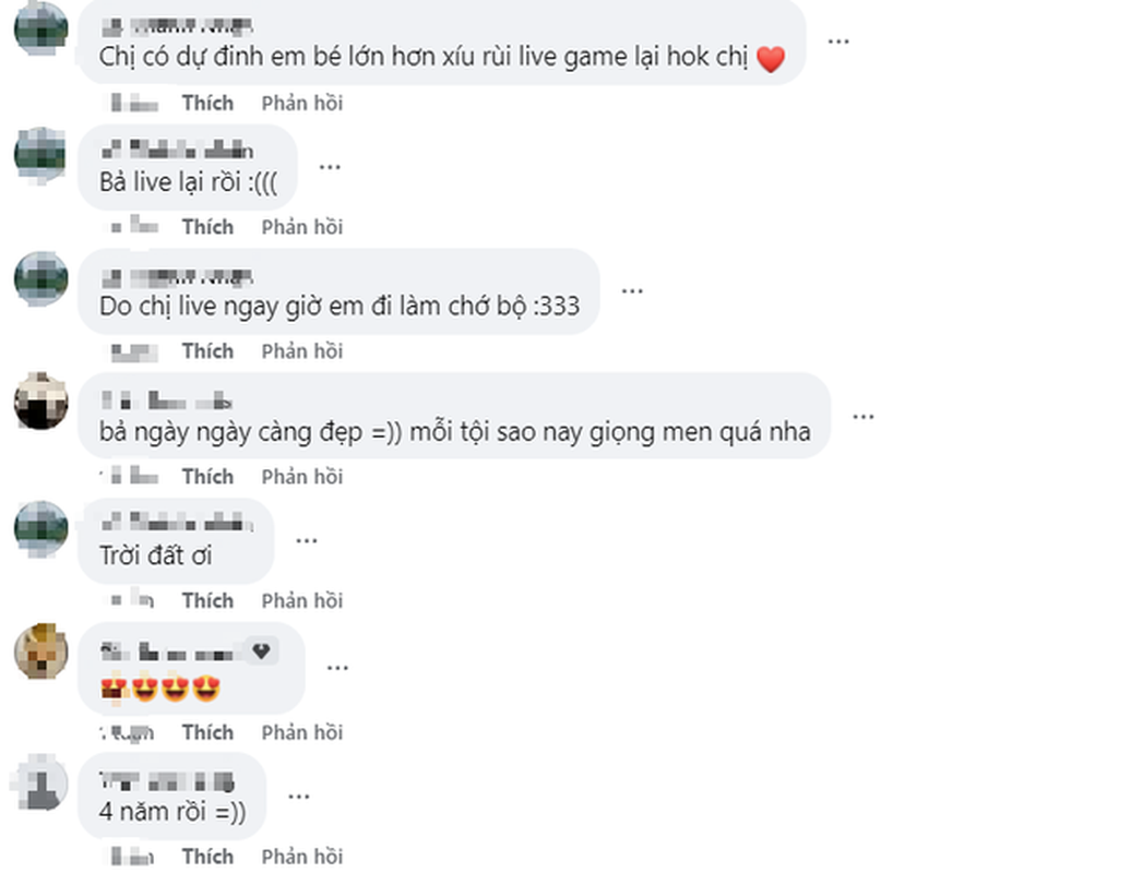 Cộng đồng mạng không khỏi trầm trồ trước sự "lão hóa ngược" của Trang Bít Tết. Cô không chỉ khẳng định phong độ về ngoại hình mà còn cho thấy sự chuyên nghiệp và duyên dáng trong cách trò chuyện với người xem – điều từng giúp cô ghi dấu ấn mạnh mẽ trong quá khứ. (Ảnh: Gamek)