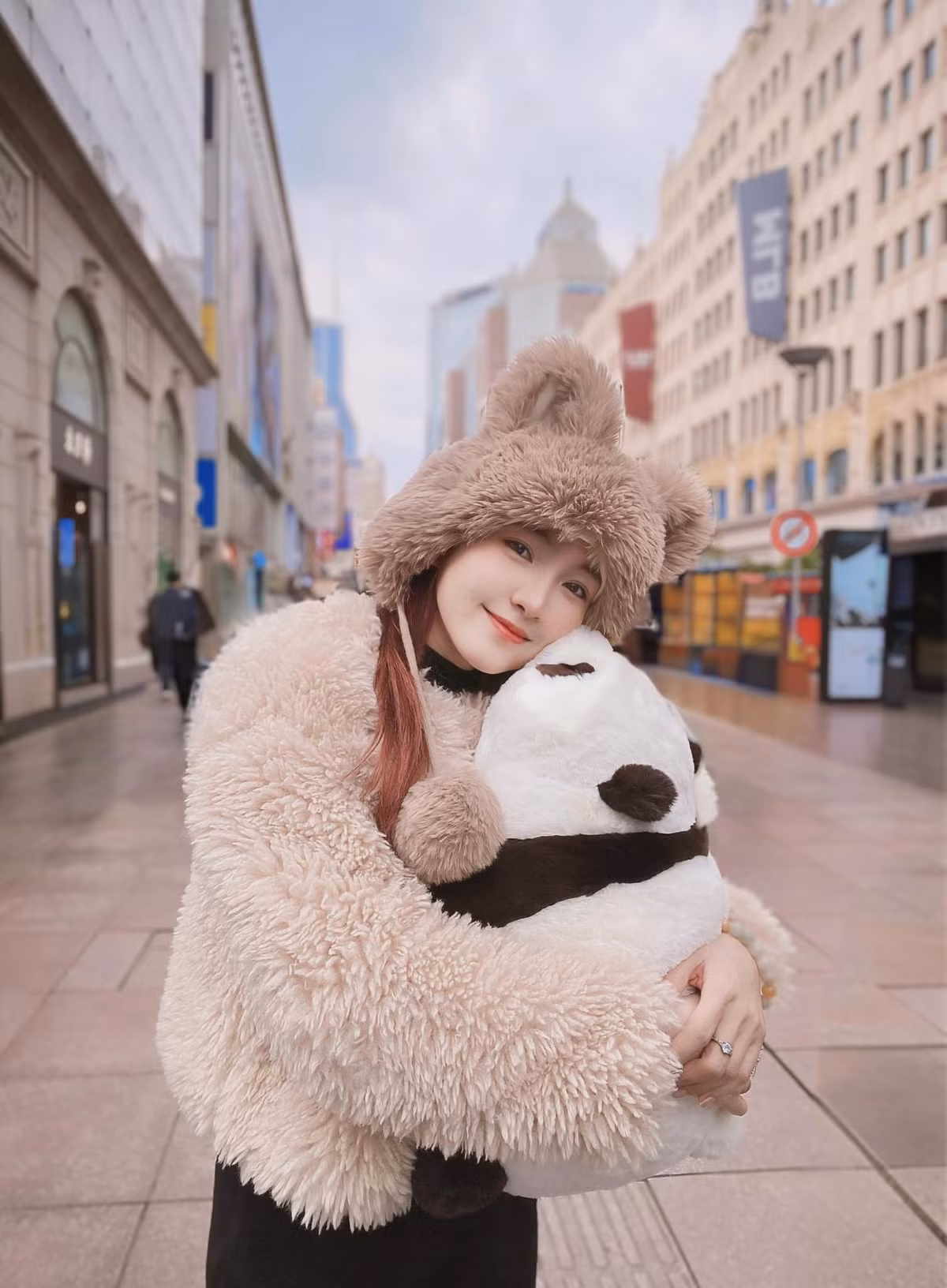 Như Hexi là minh chứng cho sự bền bỉ và sáng tạo trong nghề streamer, giữ vững vị trí của mình dù có nhiều đàn em trẻ tài năng và xinh đẹp. (Ảnh: FBNV)