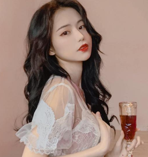 Nguyễn Hữu Kiều Oanh, hay còn gọi là Yugi, là một nữ streamer và cosplayer nổi tiếng tại Việt Nam. (Ảnh: FBNV)