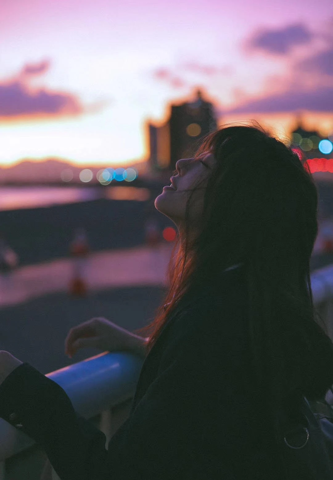 Ngoài vai trò phỏng vấn game thủ sau trận đấu, Luo Xin còn dẫn dắt các chương trình khác như LPL Haikou All-Star, LOL Level 4 Examination, PDD... (Ảnh: Znews)