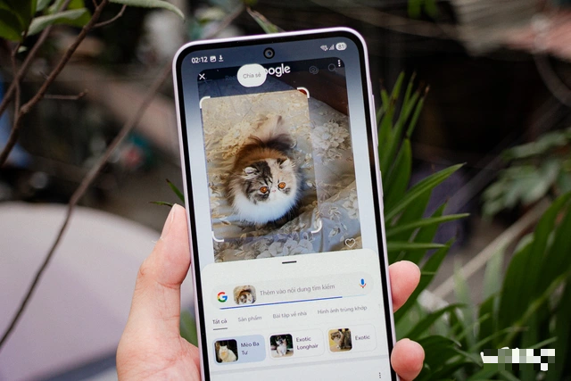 Awesome Intelligence cho phép tìm kiếm thông tin bằng cách khoanh vùng trên màn hình (Circle to Search) và nhận diện nội dung thông minh như số điện thoại, email, link. (Ảnh: Webuy)