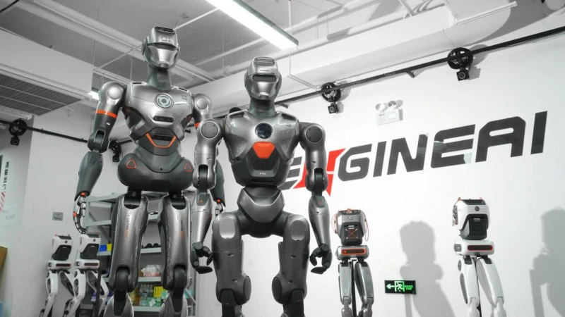 SE01, một mẫu robot khác của Zhongqing, cao 1,7 mét, nặng 55 kg, với 32 bậc tự do, được làm từ nhôm hàng không, có thể đi bộ với tốc độ 2 mét/giây và tuổi thọ lên đến 10 năm. (Ảnh: Sango Automation)