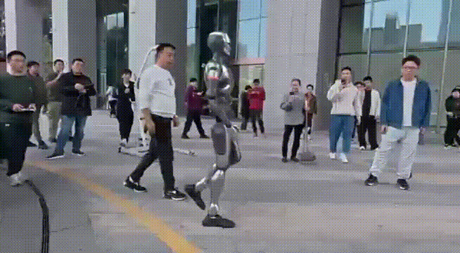 SE01 được trang bị camera độ sâu, cảm biến LiDAR 360 độ và 6 camera HD, giúp nó nhận thức môi trường 3D và di chuyển thông minh. (Ảnh: news.futunn)