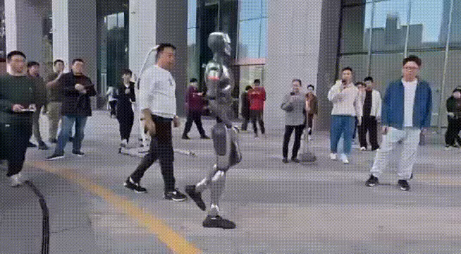 SE01 được trang bị camera độ sâu, cảm biến LiDAR 360 độ và 6 camera HD, giúp nó nhận thức môi trường 3D và di chuyển thông minh. (Ảnh: news.futunn)