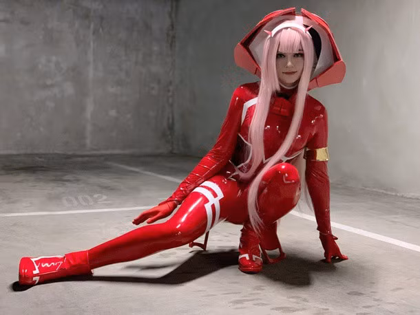 Hiện tại, ngoài cosplay, Sneaky vẫn duy trì kênh Twitch với hàng trăm nghìn follower thường xuyên theo dõi.(Ảnh: Sport5)