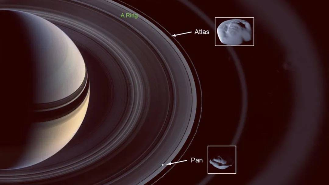 Tàu thăm dò Cassini, hoạt động từ năm 2004 đến 2017, đã ghi nhận hình ảnh hai Mặt trăng nhỏ của Sao Thổ – Pan và Atlas – có hình dạng giống đĩa bay, làm dấy lên suy đoán về khả năng chúng là tàu vũ trụ ngoài hành tinh bị bỏ lại. (Ảnh: Thanh niên Việt)