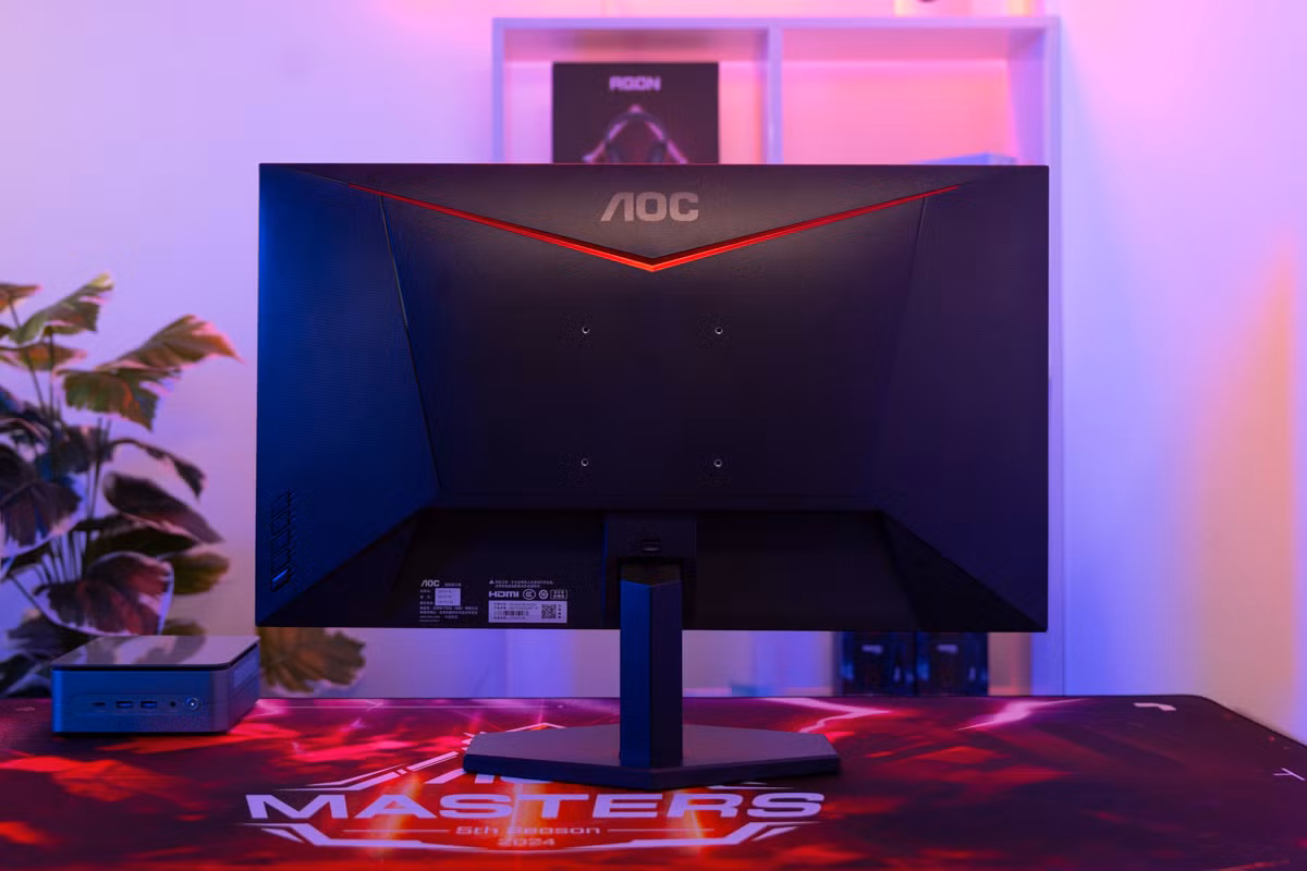 Công nghệ Adaptive Sync giúp giảm hiện tượng xé hình, Low Input Lag tối ưu phản hồi trong game, cùng các tính năng bảo vệ mắt như Low Blue Mode và Flicker-Free. (Ảnh: Thanh niên Việt)