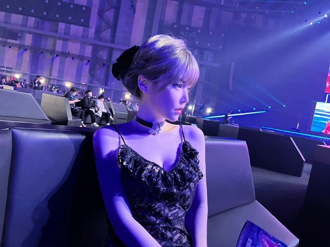 Cô xuất thân là idol trong nhóm nhạc Lunar, nơi cô gây chú ý với phong cách biểu diễn thanh thuần và đậm chất Trung Hoa. (Ảnh: sport5)