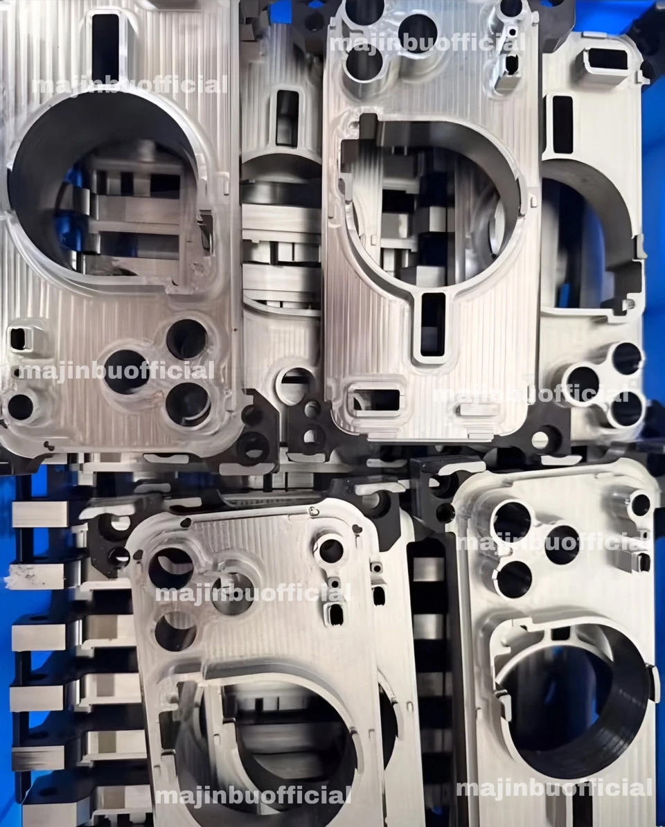 Hình ảnh rò rỉ cho thấy iPhone 17 Pro Max có cụm camera hình chữ nhật, gợi nhớ đến Google Pixel 9. Chuyên gia tin đồn Majin Bu đăng ảnh về một bộ phận kim loại, xác nhận iPhone 17 Pro Max đã sẵn sàng sản xuất hàng loạt. (Ảnh: Majin Bu)