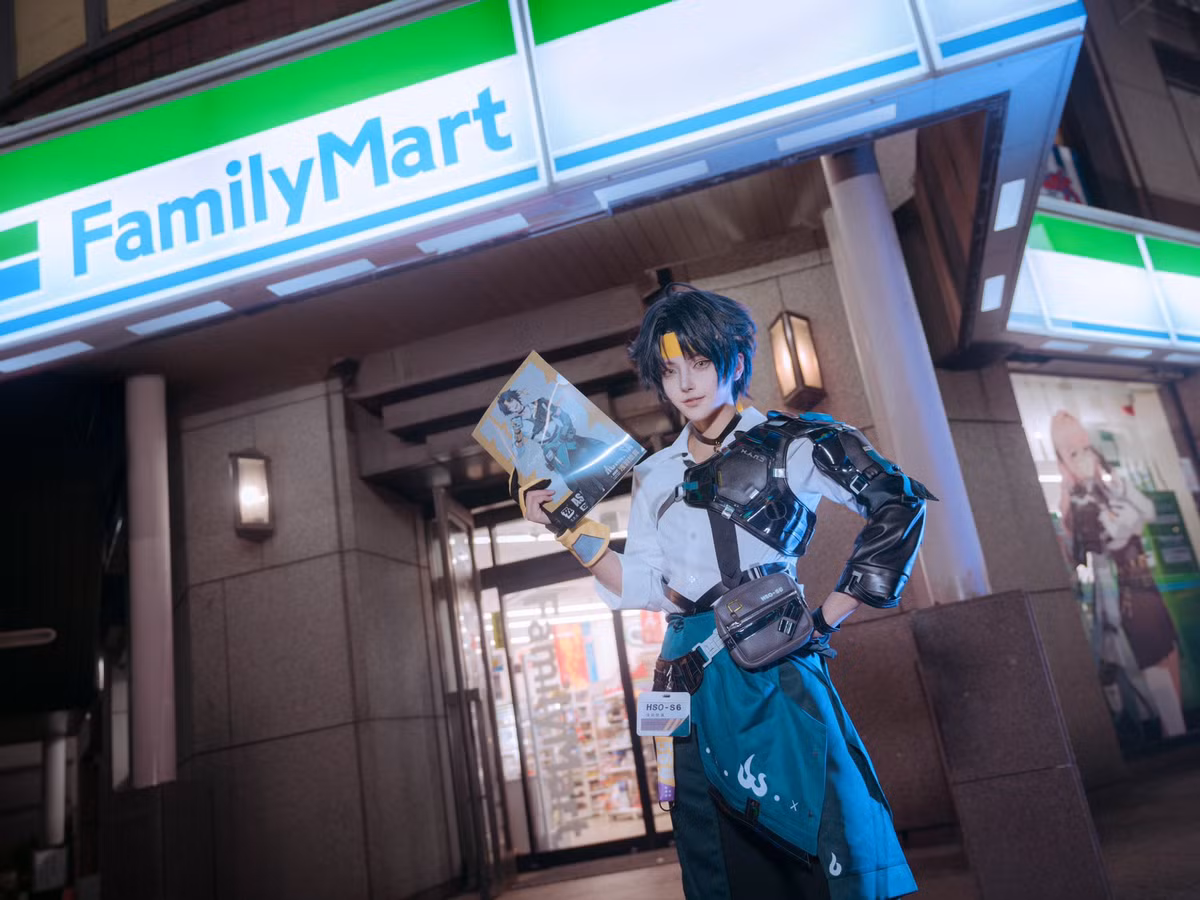 Cô nàng khiến người xem hoang mang vì khả năng "che giấu" vòng 1 hoàn hảo, gần như không để lại dấu vết gì khi cosplay nam. (Ảnh: Gamek)