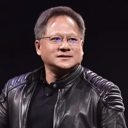 CEO Nvidia Jensen Huang nổi tiếng với hình ảnh áo khoác da đen cao cấp, thường từ thương hiệu Tom Ford với giá 5.000-10.000 USD/chiếc. (Ảnh: Forbes)