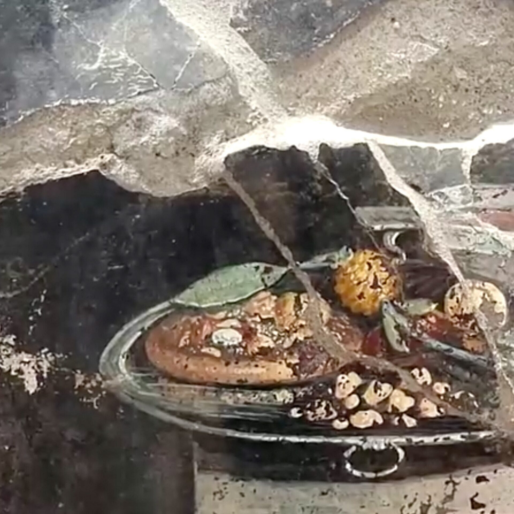 "Ông tổ" pizza trong tranh không giống pizza hiện đại mà có phần cải biên, phản ánh sự sáng tạo trong ẩm thực cổ đại. (Ảnh: Reuters)