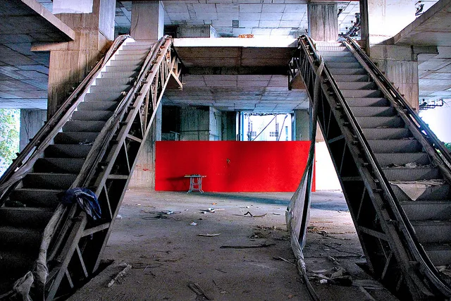 Bất chấp cảnh báo nguy hiểm, nhiều du khách vẫn tìm cách leo lên "Tòa tháp ma" để khám phá và chiêm ngưỡng Bangkok từ trên cao. (Ảnh: SoraNews24)