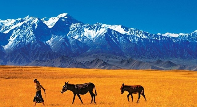 Dãy Côn Lôn ngày nay trải dài qua Tây Tạng, Thanh Hải và Tân Cương nhưng không có bằng chứng khớp với truyền thuyết.