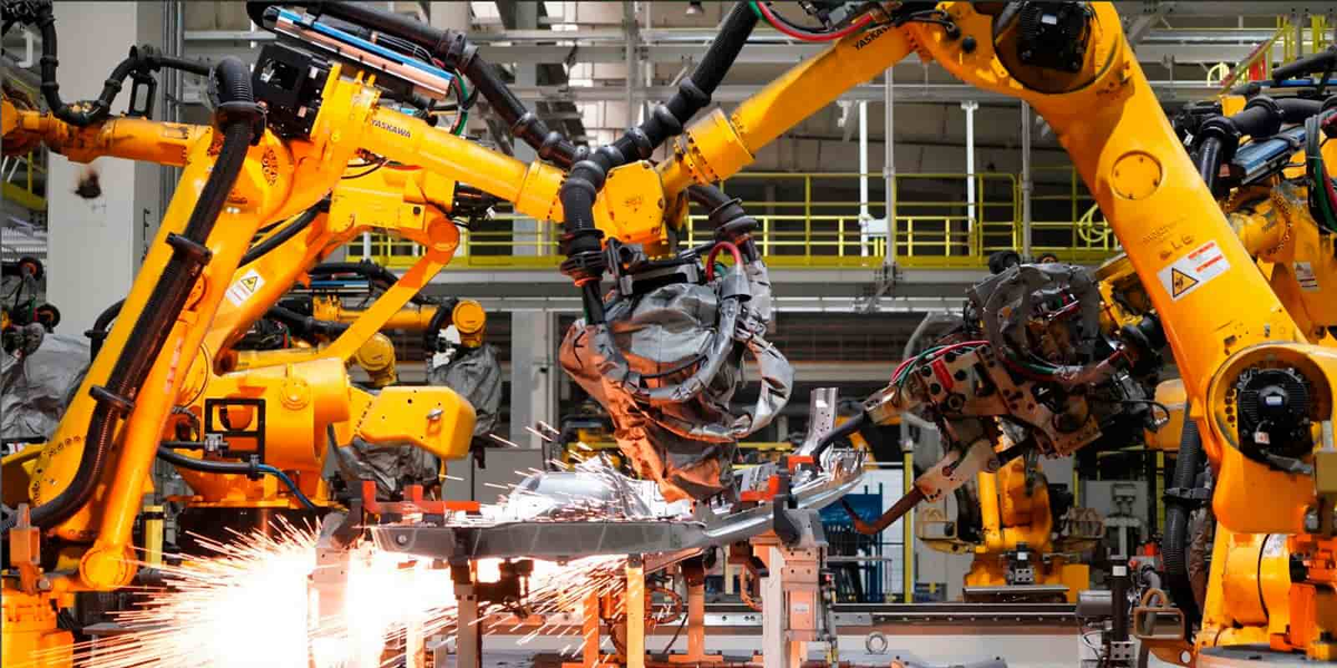 Dây chuyền lắp ráp sử dụng hơn 660 cánh tay robot, với tỷ lệ tự động hóa lên tới 97%, cho phép sản xuất một chiếc xe mới chỉ sau 90 giây. (Ảnh: markettimes)