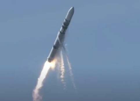 Sự cố này có thể làm chậm tiến độ triển khai các vệ tinh giám sát Bắc Băng Dương dự kiến vào năm 2028. (Ảnh: Aviation Week)