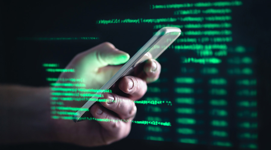 Đến tối cùng ngày, cô phát hiện điện thoại tự động đăng nhập ứng dụng ngân hàng, nhận nhiều tin nhắn OTP và thông báo vay tín chấp thành công.(Ảnh: Telegraph India)