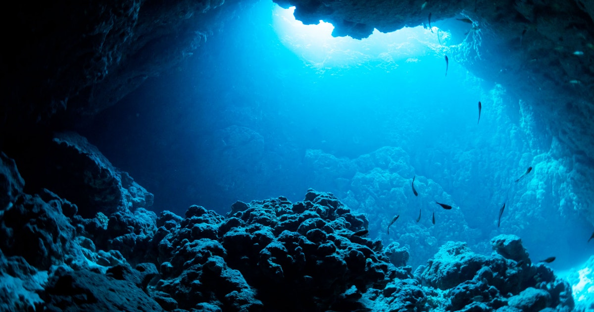 Bằng chứng được tìm thấy trong các mẫu vật từ đáy đại dương và Mặt Trăng, gồm đồng vị phóng xạ hiếm. (Ảnh: Science Illustrated)