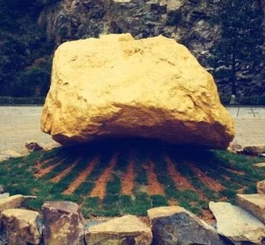 Hiện nay, tảng vàng vẫn được trưng bày tại Công viên mỏ quốc gia Trung Quốc, trở thành một điểm tham quan hấp dẫn du khách từ khắp nơi trên thế giới. (Ảnh: Người quan sát)