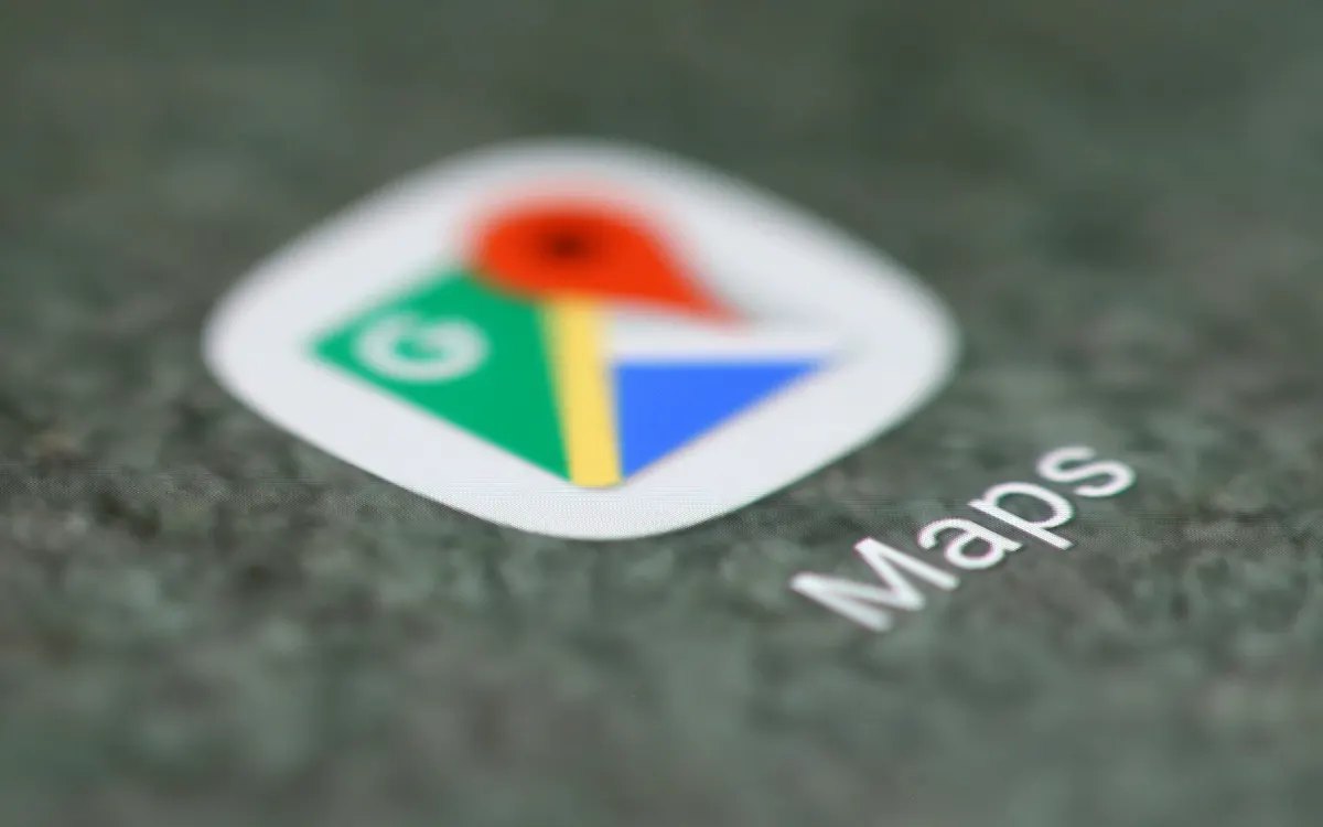 Người dùng cần kết nối Wi-Fi để tải bản đồ, hoặc có thể cho phép tải qua mạng di động trong cài đặt. (Ảnh: GenZ Viet)