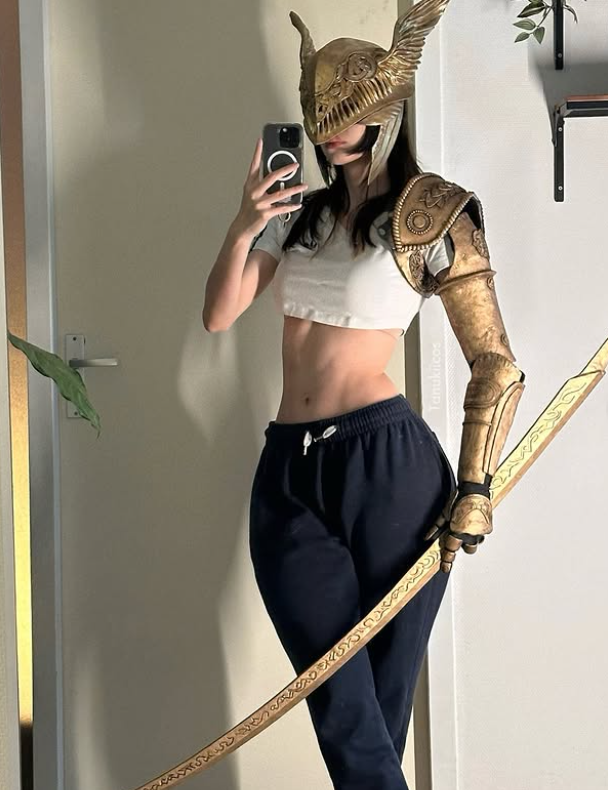 Trên thực tế, bên cạnh niềm yêu thích với tựa game Dark Souls thì Tanukii còn thường xuyên thử sức cosplay với rất nhiều tựa game/ bộ truyện nổi tiếng. (Ảnh: IGNV)