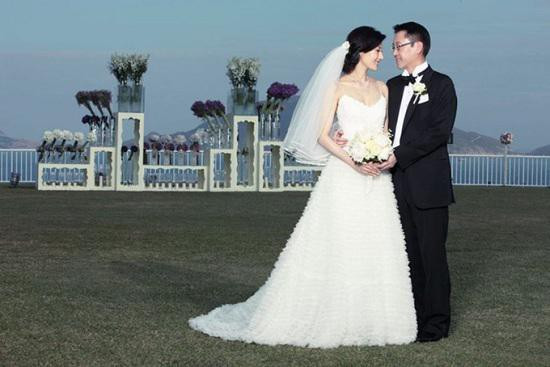 Bỏ lại đằng sau những lùm xùm về người vợ cũ, cặp đôi hiện sống vô cùng hạnh phúc.