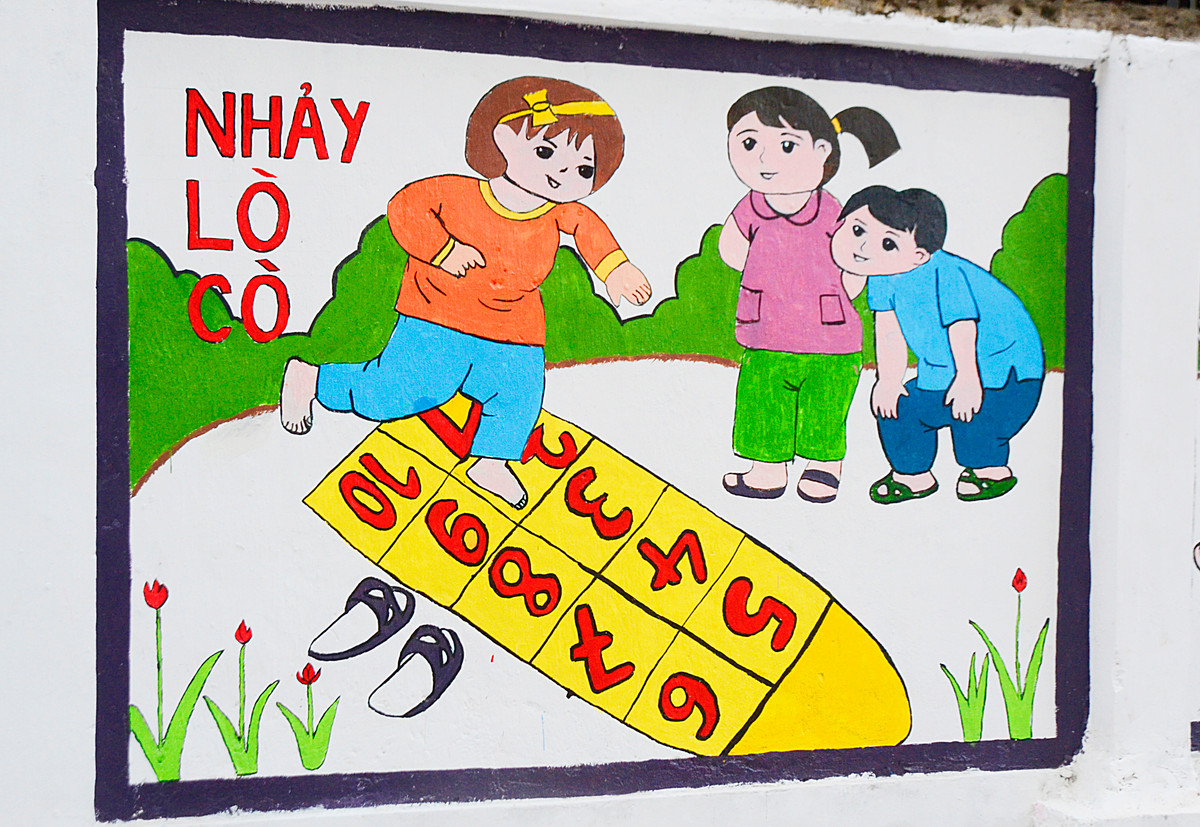 Đây là những trò chơi trở về tuổi thơ được diễn tả qua nét vẽ ngộ nghĩnh, đáng yêu của các sinh viên khiến nhiều người thích thú.