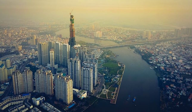 Landmark 81 có vốn đầu tư 1,4 tỷ USD. Đây được xem là dự án đẹp nhất ở khu trung tâm và trở thành một biểu tượng mới của thành phố (sau tòa nhà Bitexco, quận 1) của Sài Gòn. Ảnh: TheLEADER